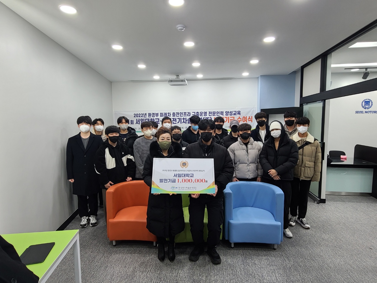 자동차는 미래를 향하여 빠르게 발전하고 있습니다. 그 중 선두 주자로 전기자동차를 들 수가