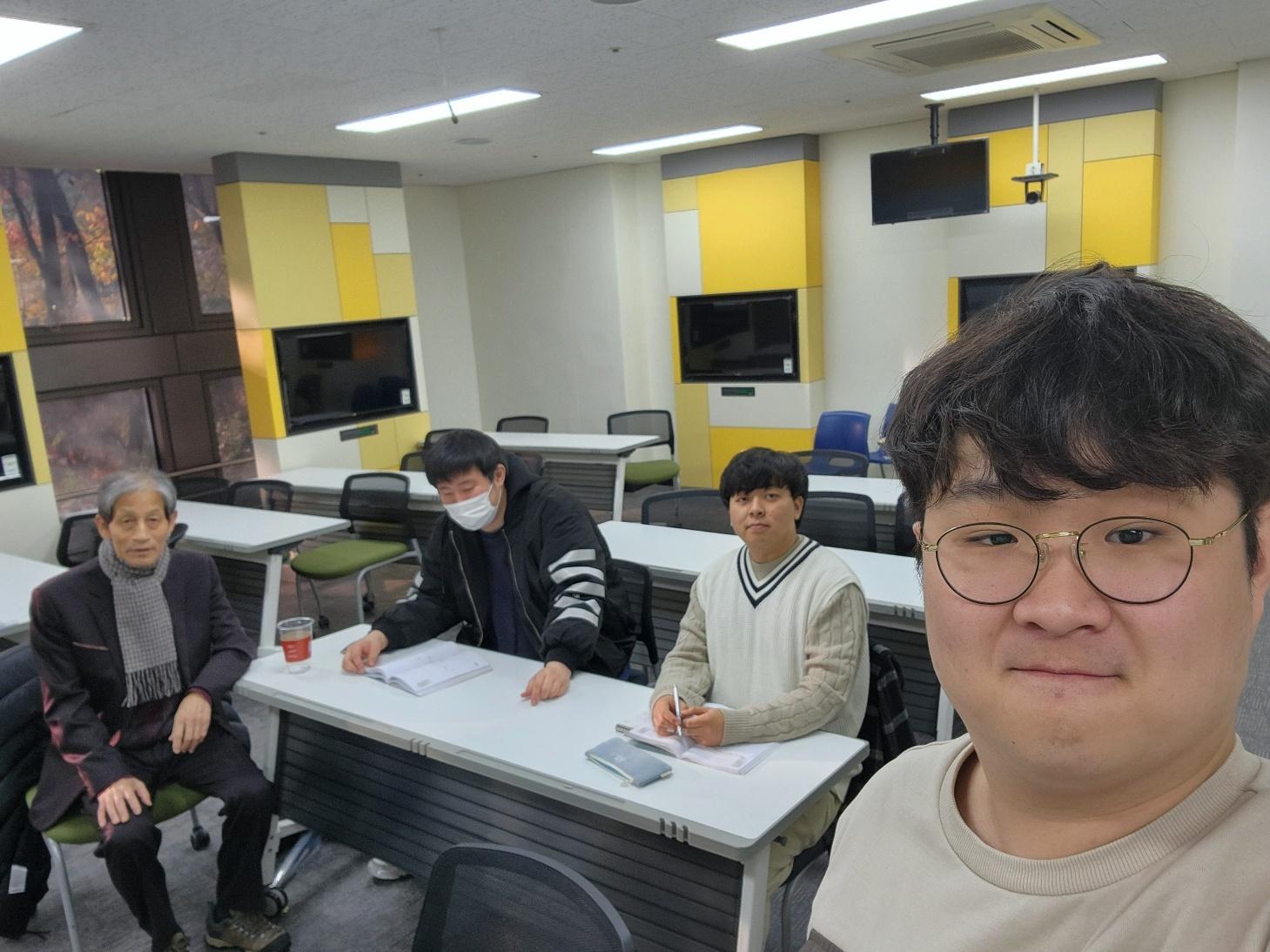 비즈니스영어과 2024학번 스터디 3총사 소개 대표이미지