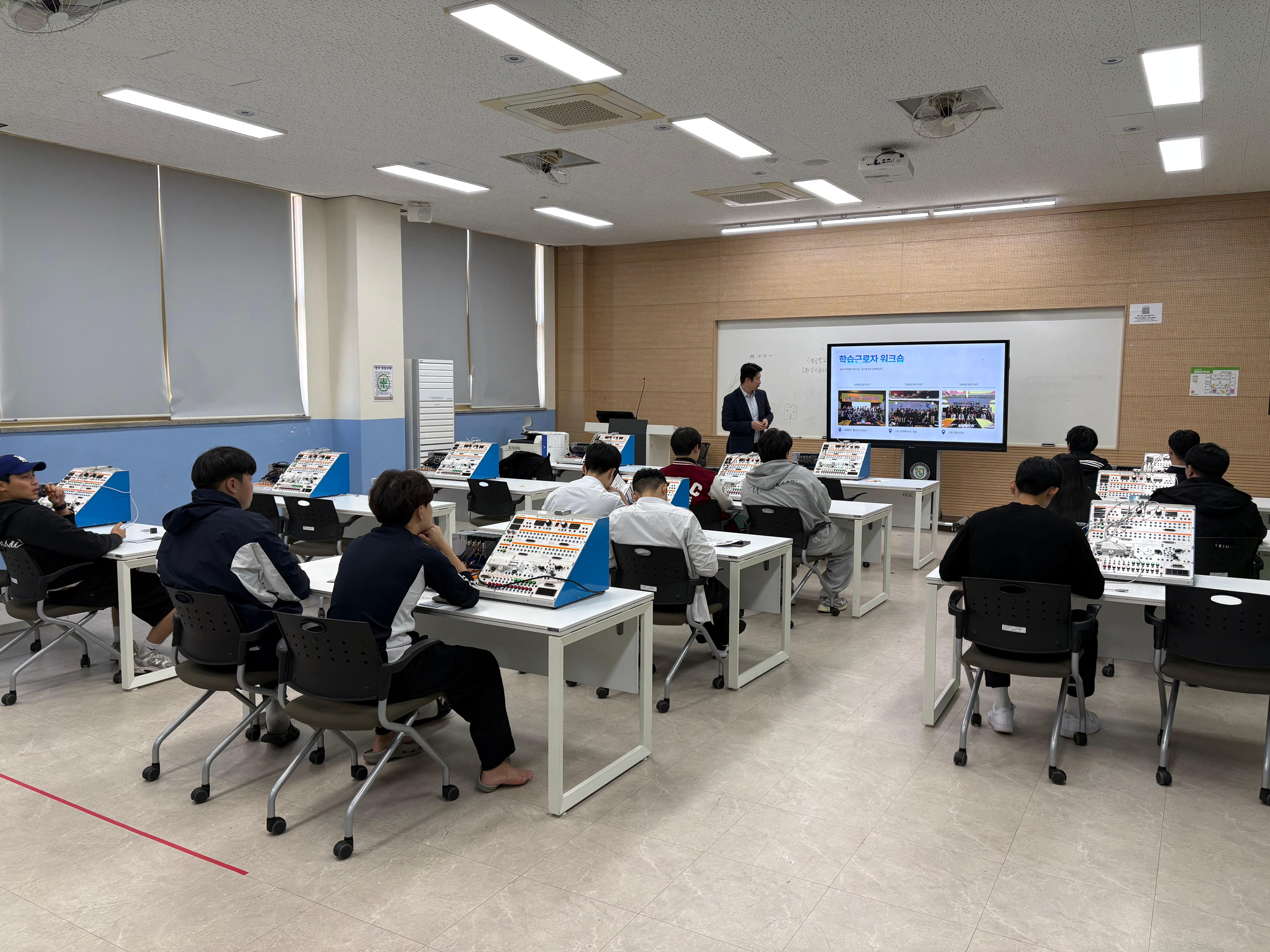 👧2026년도 P-TECH 신입생 모집을 위한 특성화고 설명회 : 인천소방고등학교👦 첨부 이미지