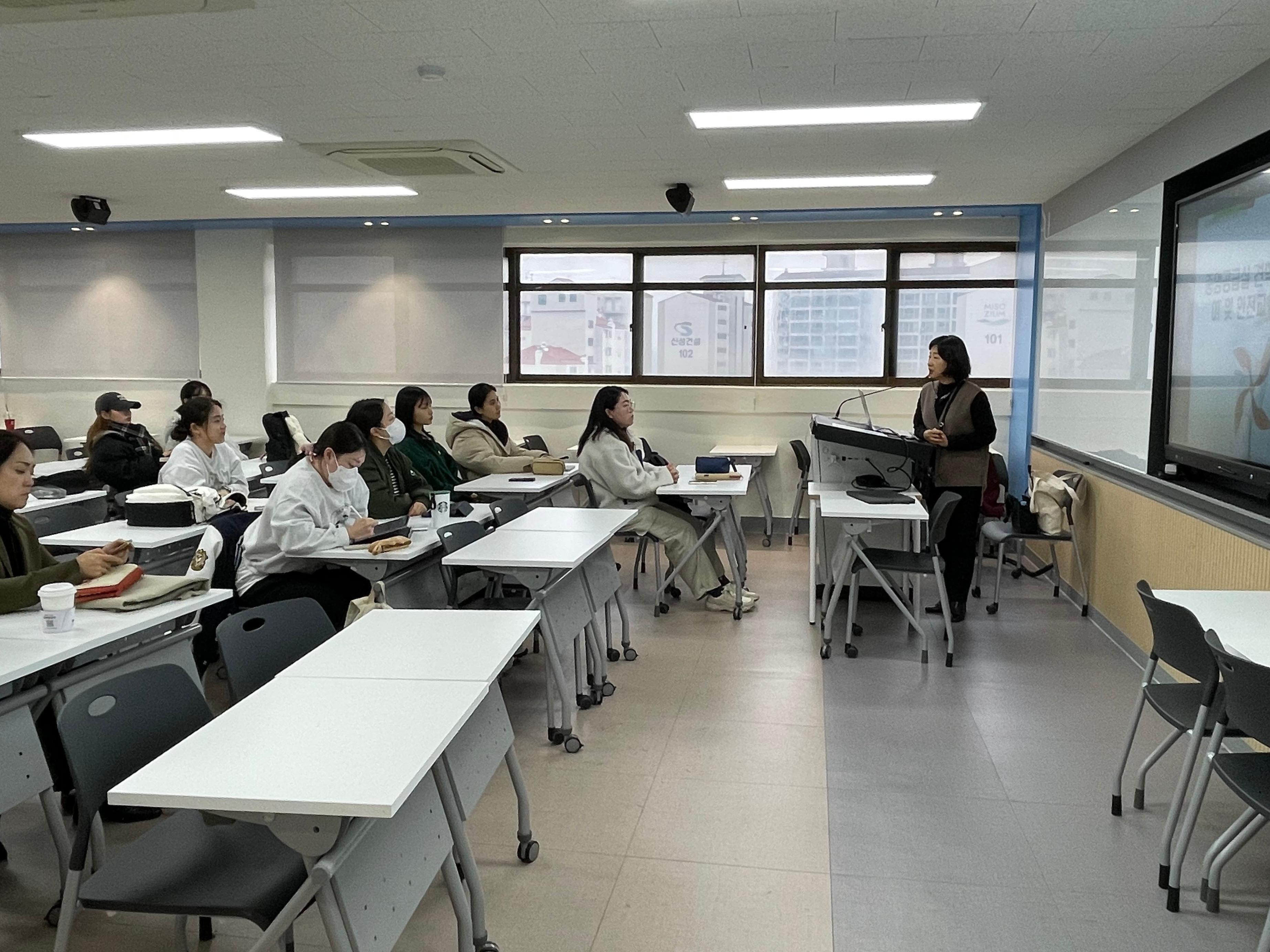 현장견학을 위한 안전교육 실시 대표이미지